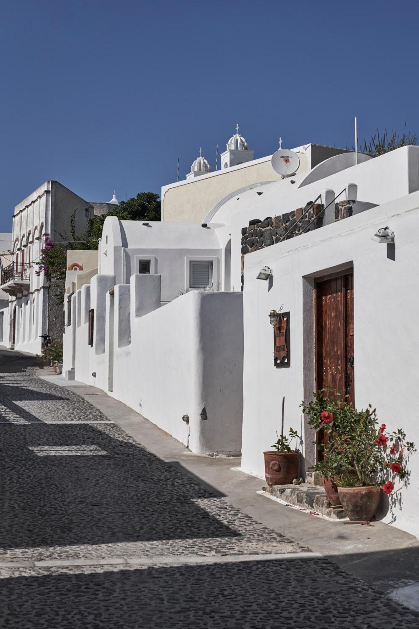 2 Bedroom Charming With Outdoors Jacuzzi *